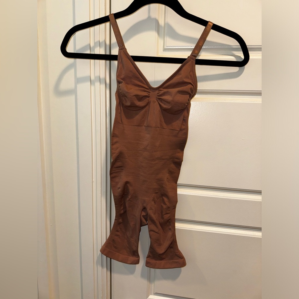 NEW! SKIMS Seamless Sculpting Mid Thigh Bodysuit